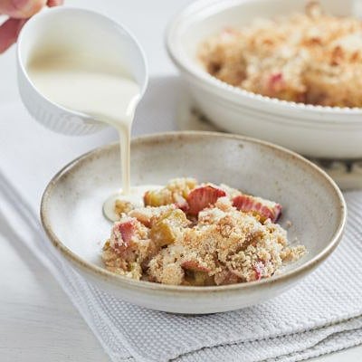 Rhubarb crumble